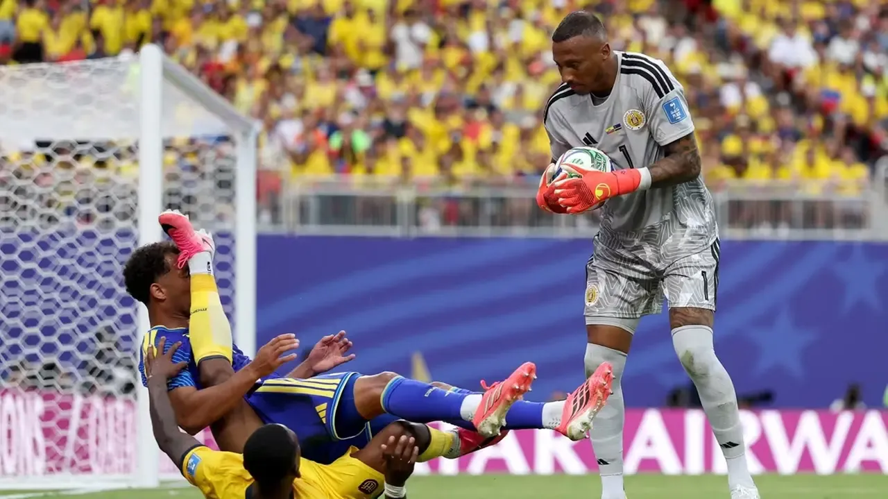Goleiro de Curaçao bate recorde em Copa do Mundo