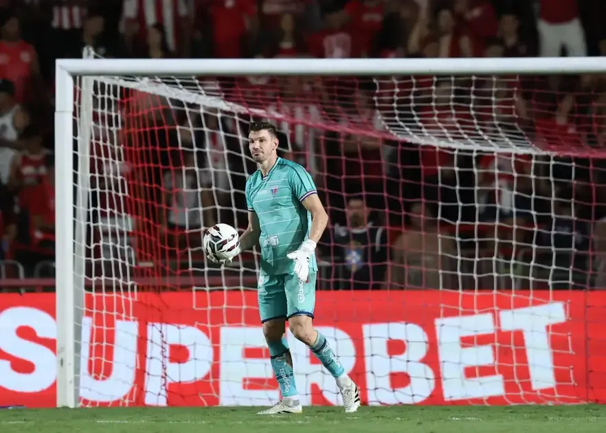 Goleiro do Fortaleza critica maratona de jogos