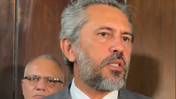 Governador Elmano media crise entre Cid e Eunício