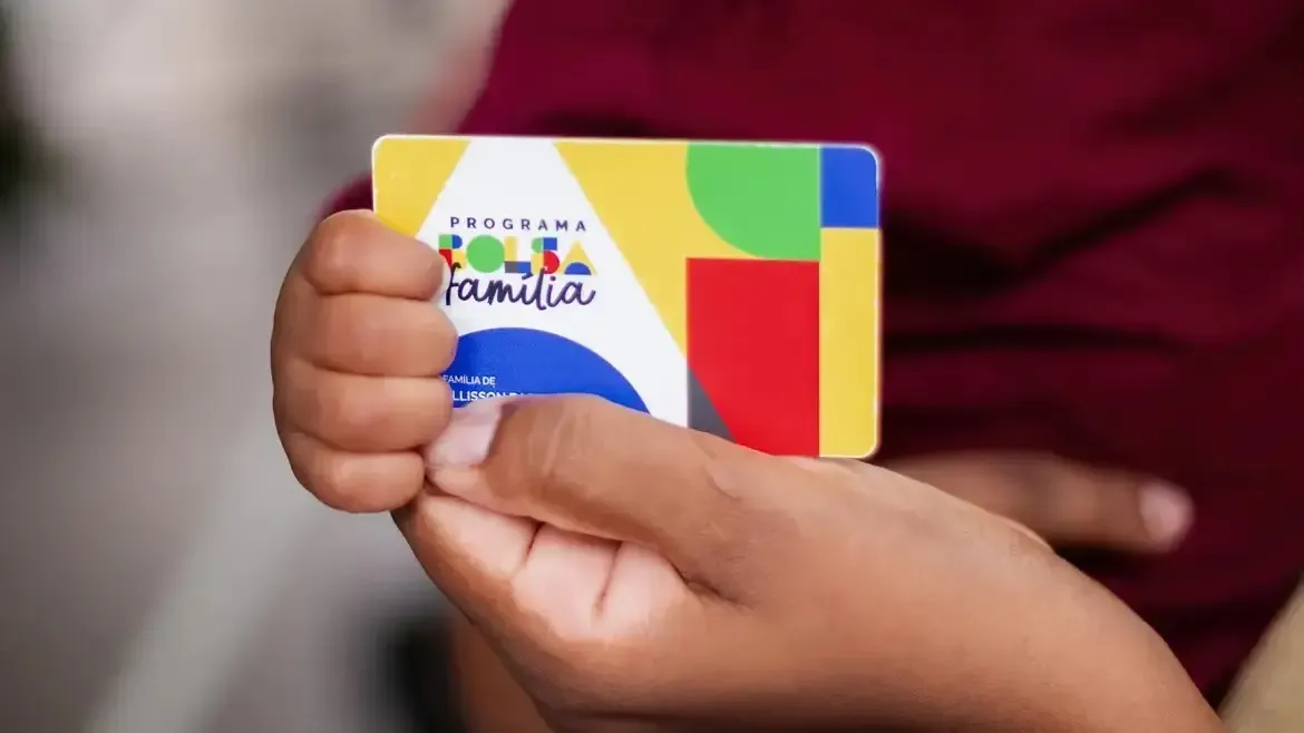 Governo anuncia reajuste de 15% no Bolsa Família