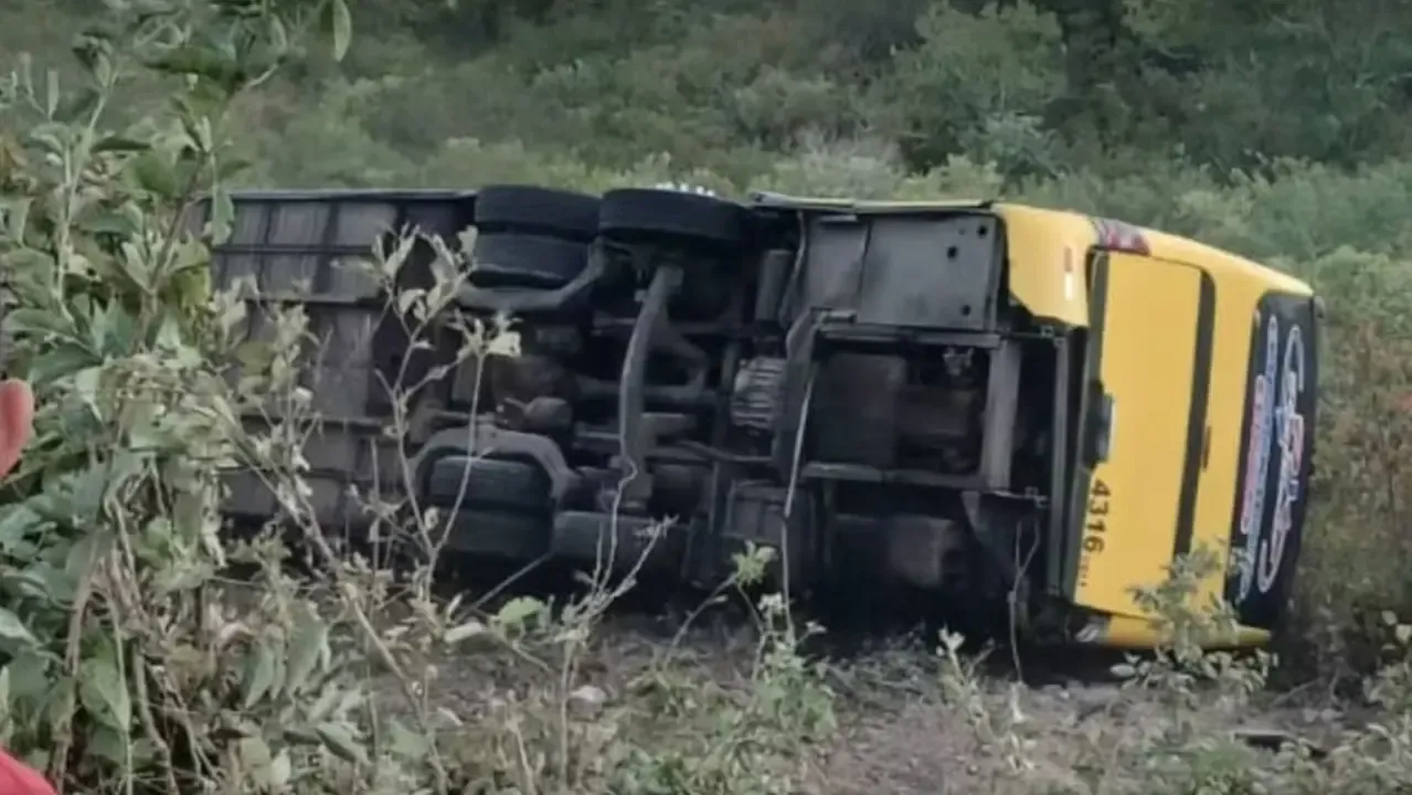 Grave acidente com ônibus de romeiros em Canindé deixa mortos