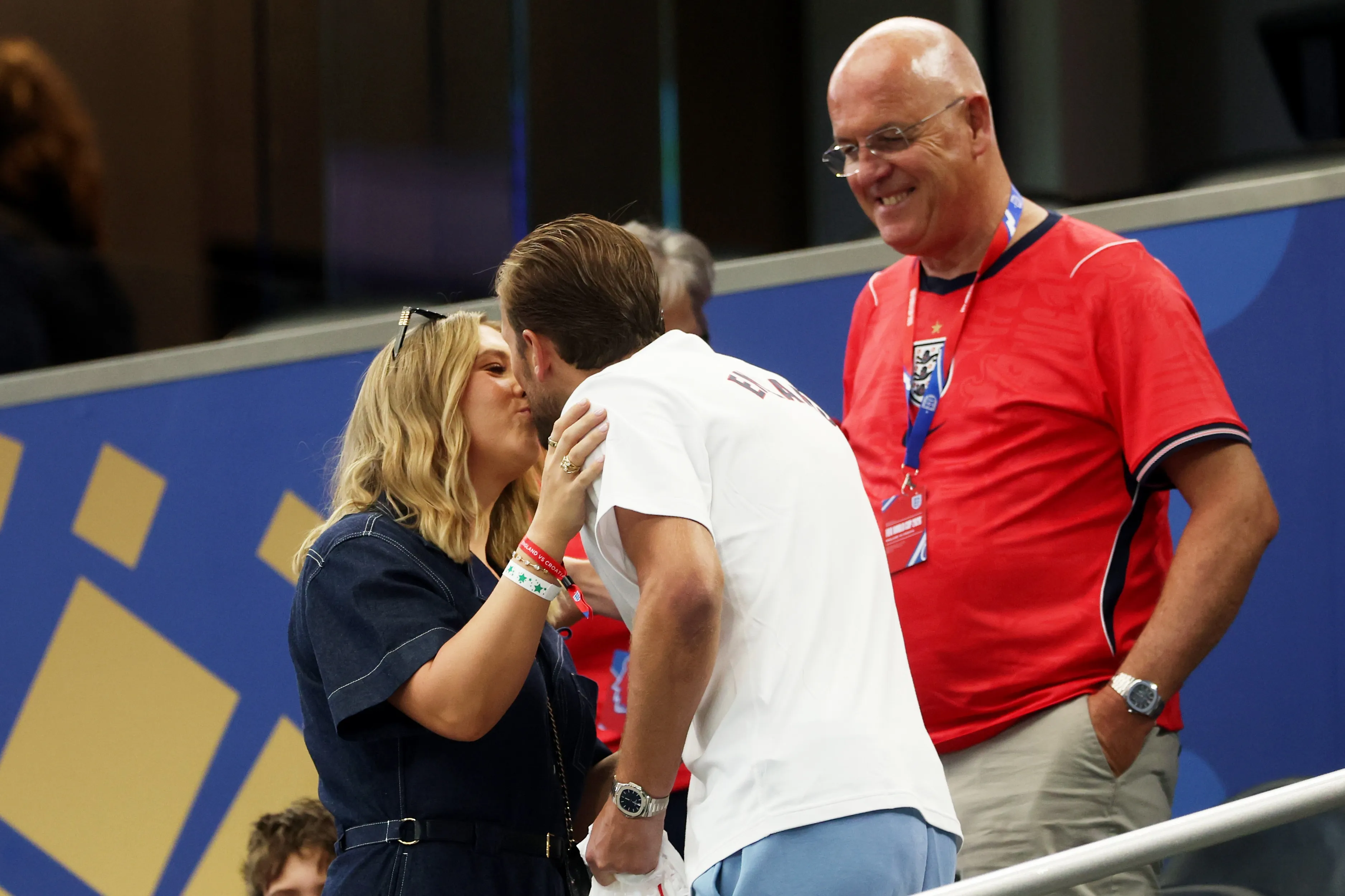 Harry Kane brilha pela Inglaterra mas preocupa com lesão