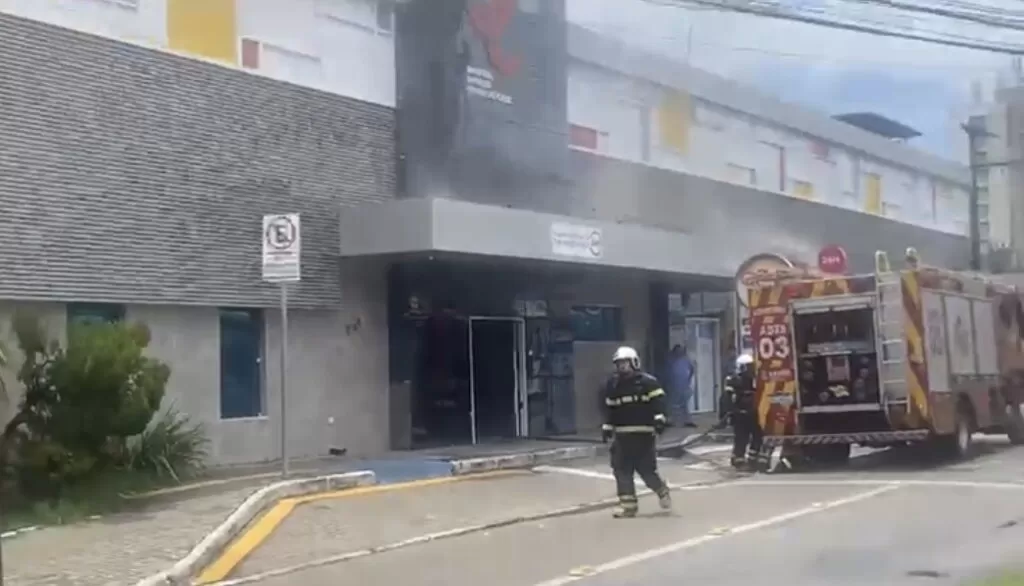 Incêndio Atinge Hospital em Fortaleza e Deixa Paciente em Condição Delicada