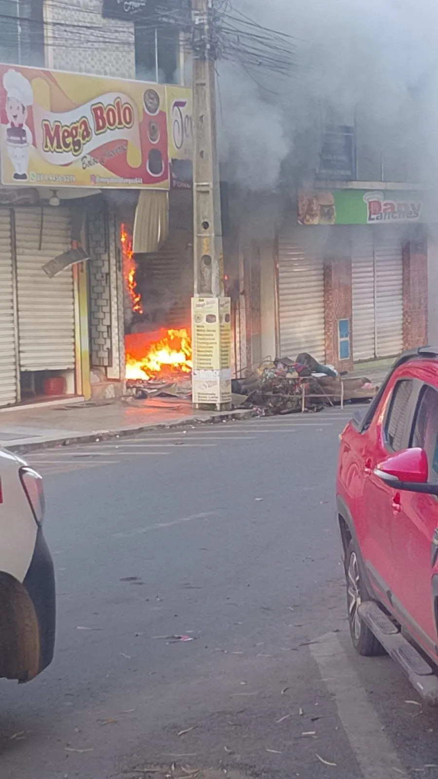 Incêndio devasta loja em Tianguá; comércio vizinho é afetado