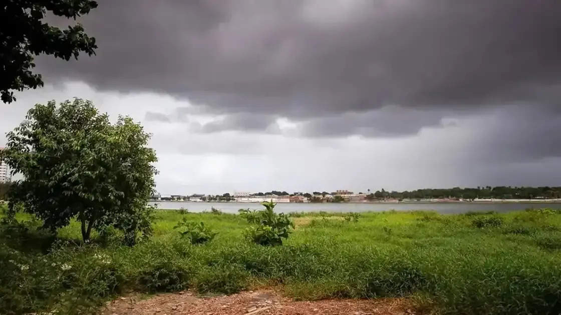 Inmet emite alerta de chuvas intensas para 33 cidades cearenses