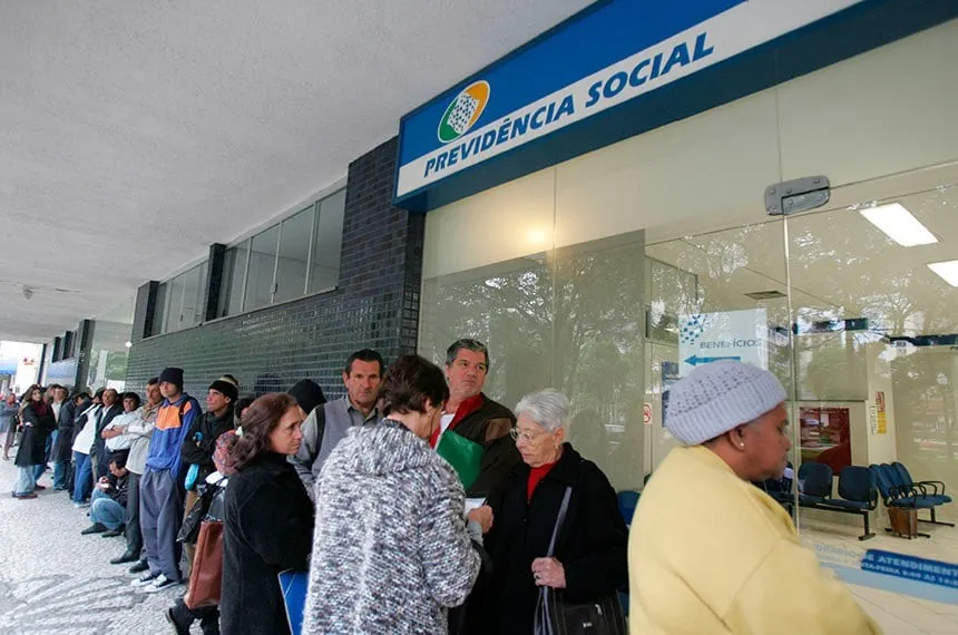 INSS: Fila de pedidos iniciais tem redução expressiva em abril