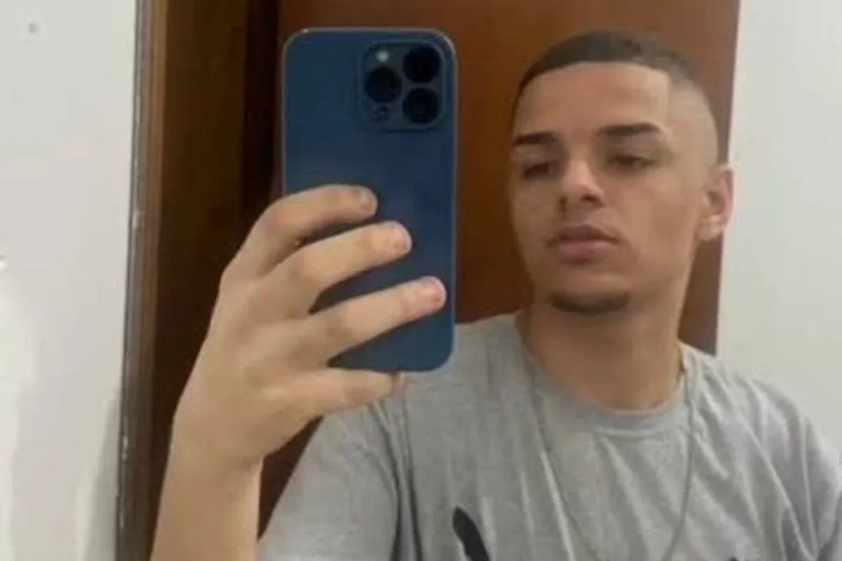Jovem atingido por disparos da PM é velado na capital