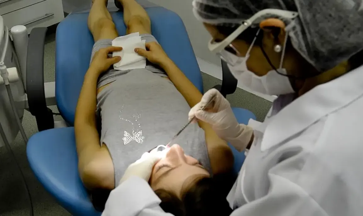 Jovens de 11 a 17 anos podem ter acesso a tratamento odontológico completo e gratuito