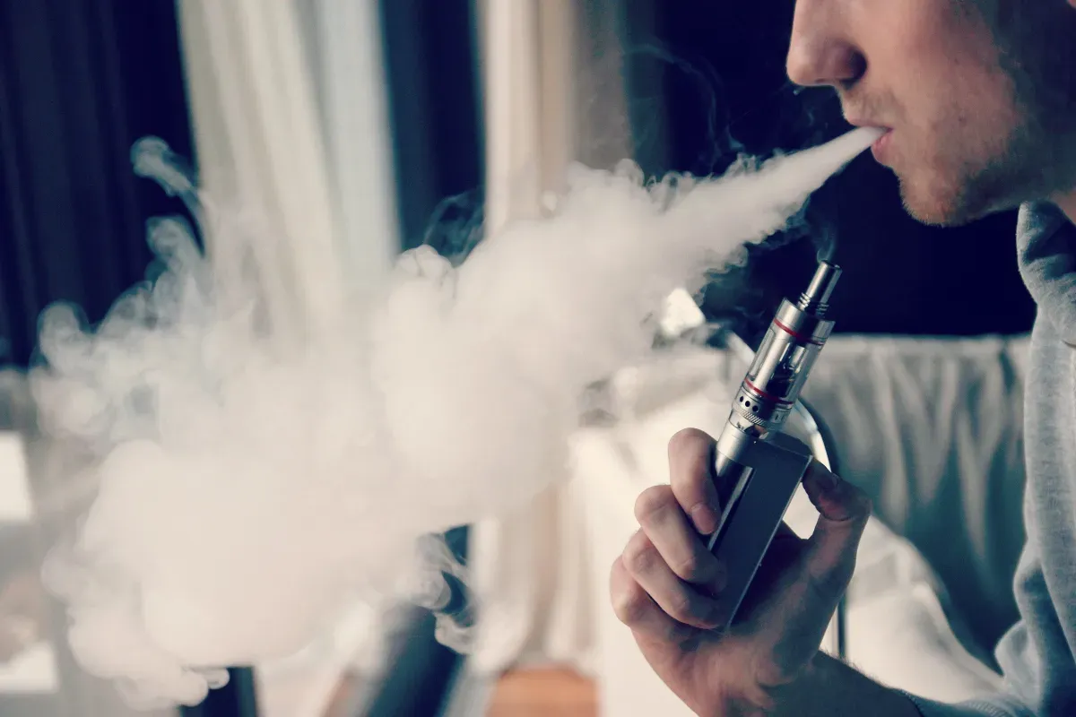 Jovens que usam vape com nicotina apresentam menor aptidão cardiorrespiratória