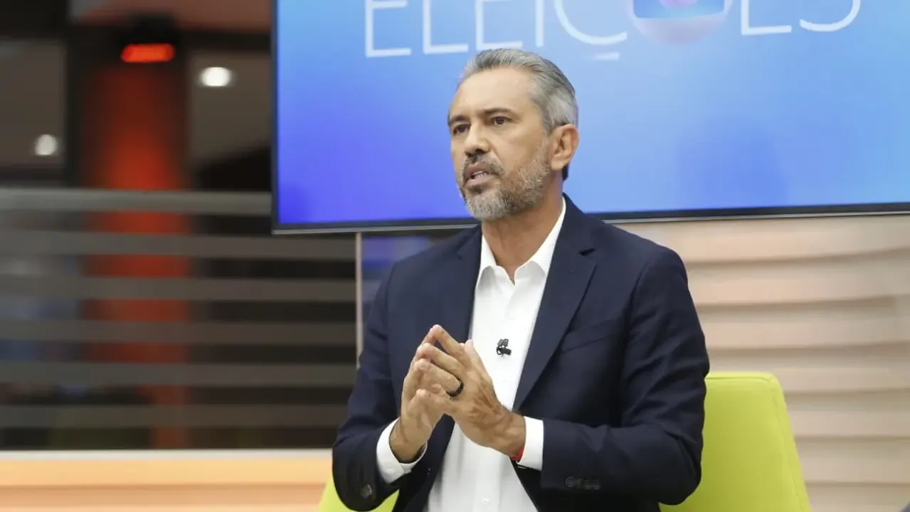 Justiça retira tempo de propaganda de Elmano após comparação