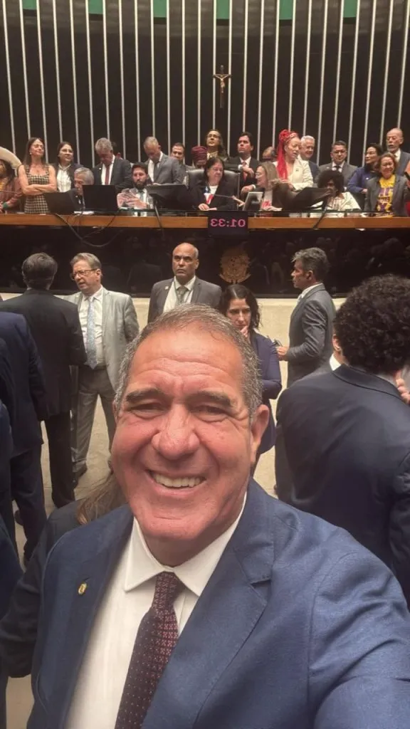 Luiz Gastão Celebra Aprovação de PEC do Fim da Escala 6x1