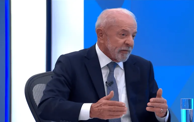 Lula afirma que não sabia sobre falta de reajuste