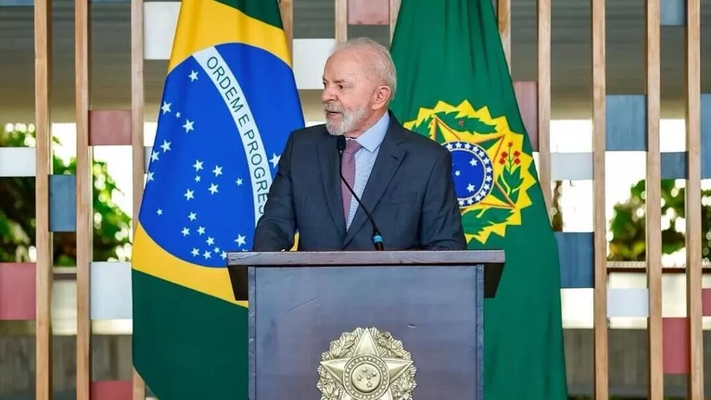Lula Repudia Ataque a Tiros Contra Donald Trump: Violência Política Afronta Democracia