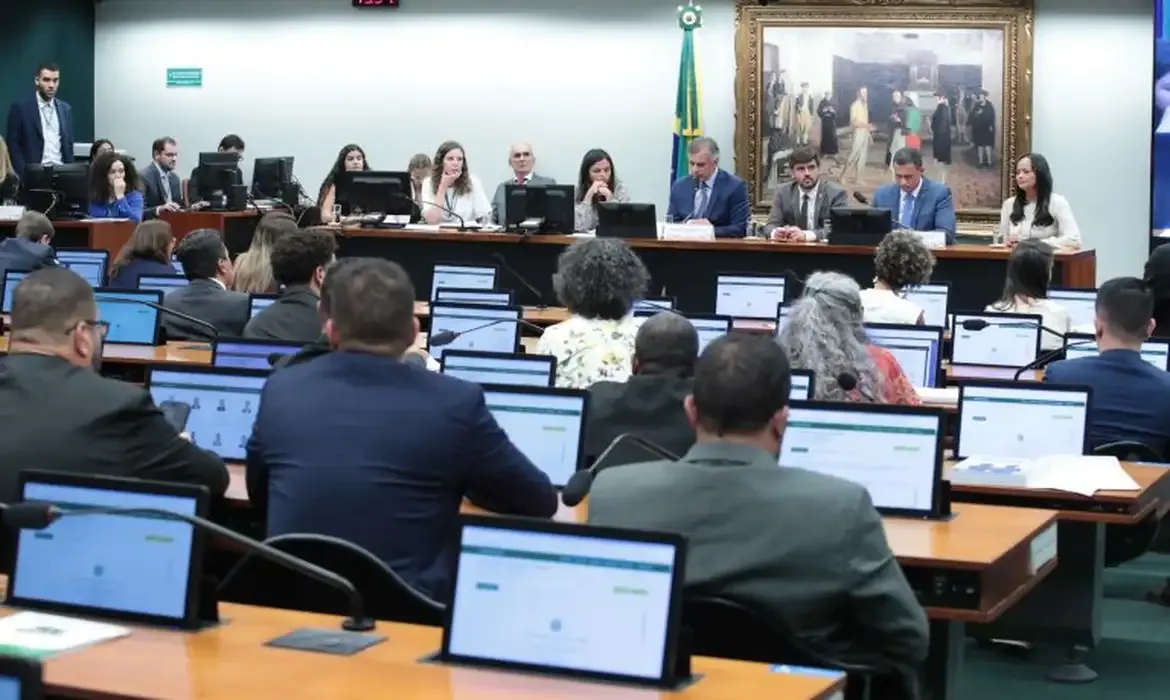 Maioridade penal: análise de PEC é adiada na Câmara