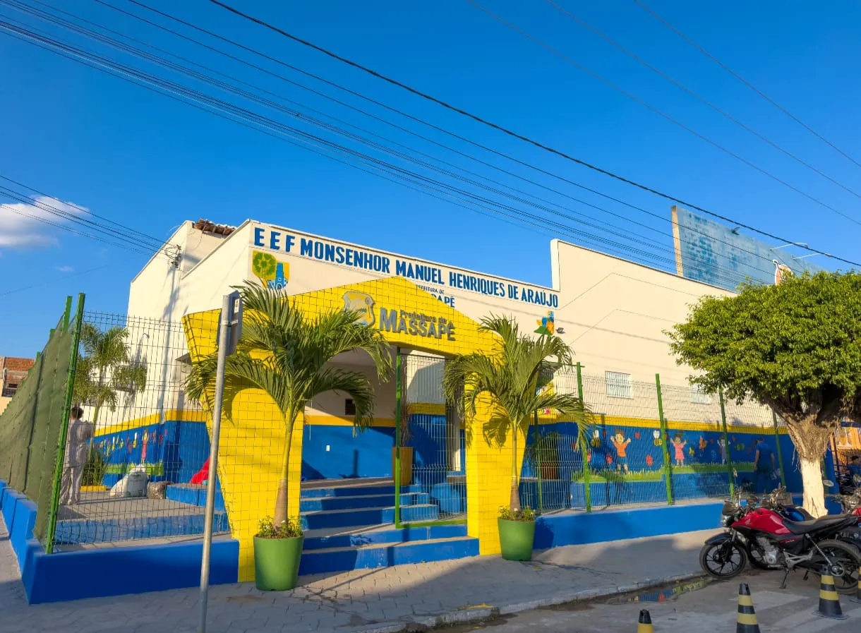Massapê entrega escola reformada e destaca educação