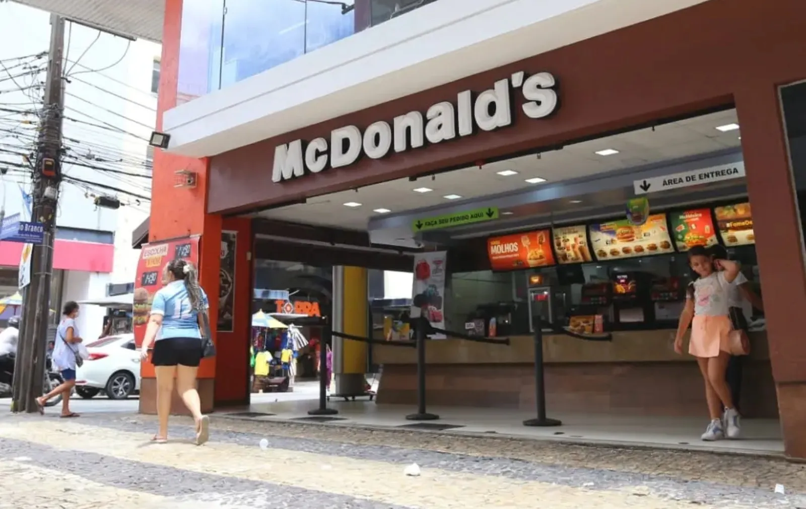 McDonald's abre 20 vagas de atendente em Fortaleza
