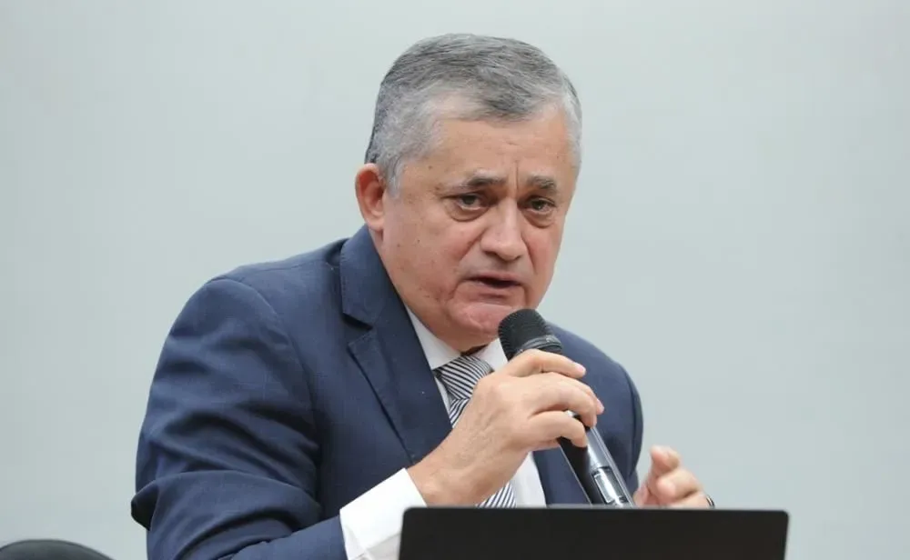 Ministro Guimarães autoriza R$ 761 milhões em obras rodoviárias no Ceará