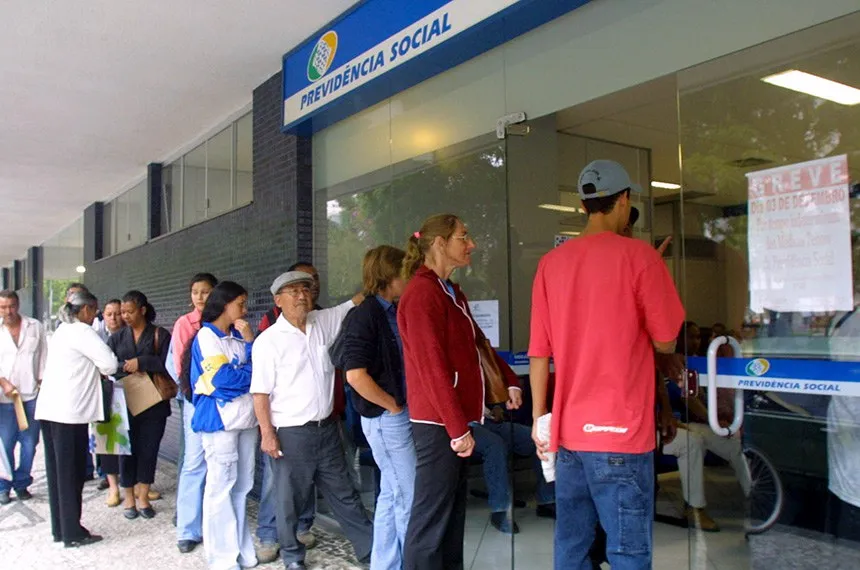 Ministro propõe redução de juros do consignado para INSS