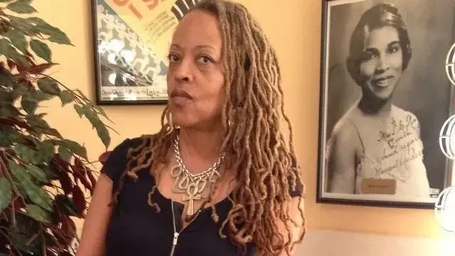 Morre cantora de jazz Cassandra Wilson aos 70 anos
