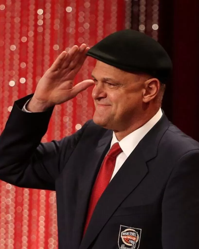 Morre Oscar Schmidt, lenda do basquete brasileiro, aos 68 anos