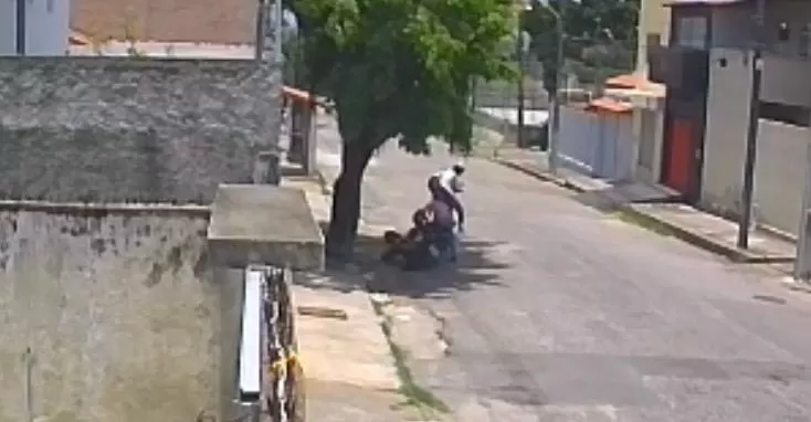 Motociclista por aplicativo é agredida ao resistir a assalto em Fortaleza