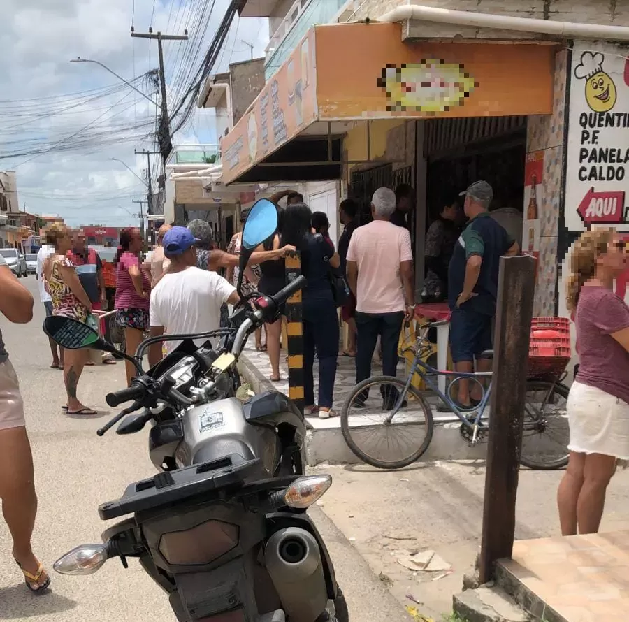 Mulher de 33 anos é morta a tiros em lanchonete na Grande Fortaleza