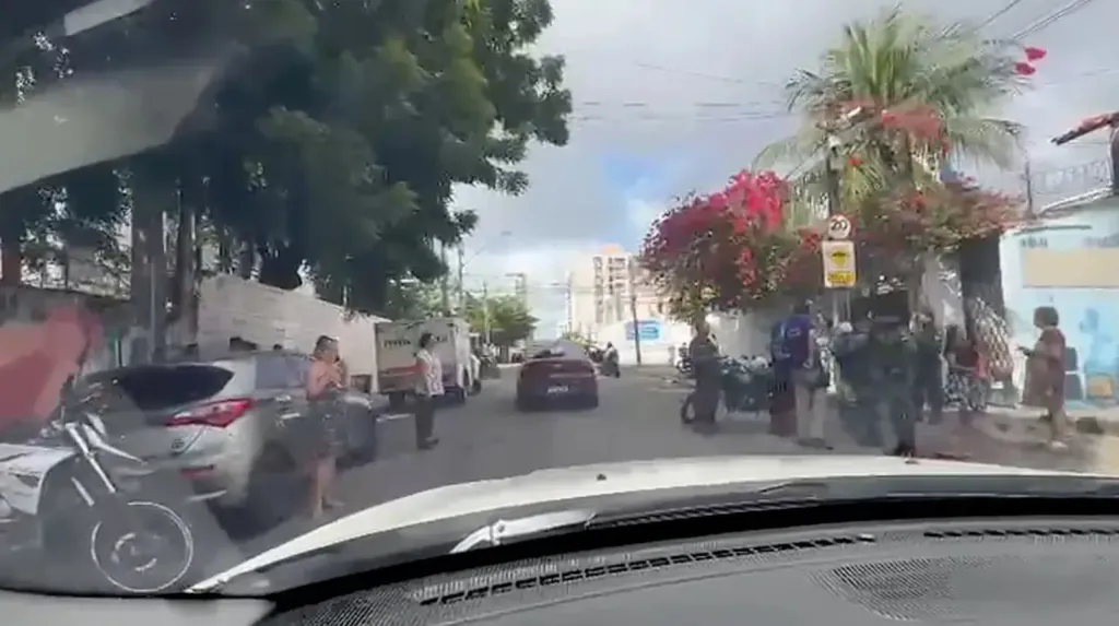 Mulher é encontrada morta em calçada no Meireles