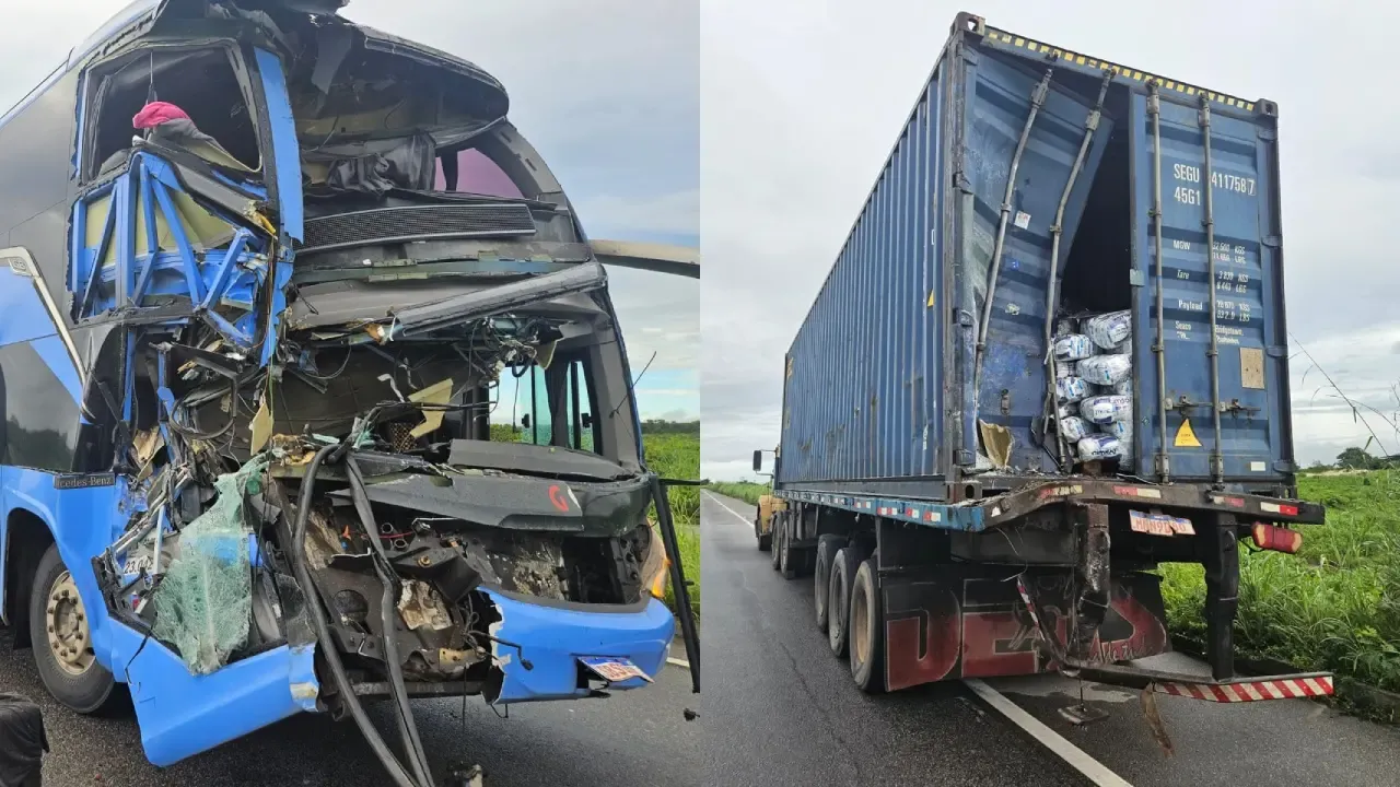 Ônibus colide em caminhão na CE-040 e causa feridos e bloqueio
