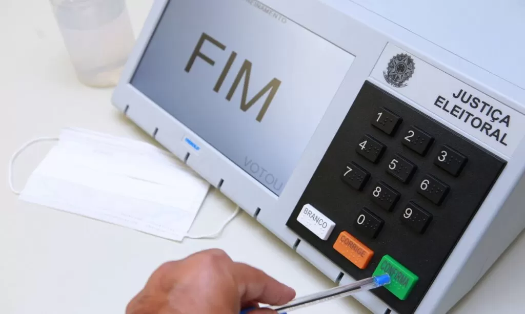 Nova Pesquisa IPSOS/IPEC Agita Cenário Eleitoral no Ceará para Governo e Senado