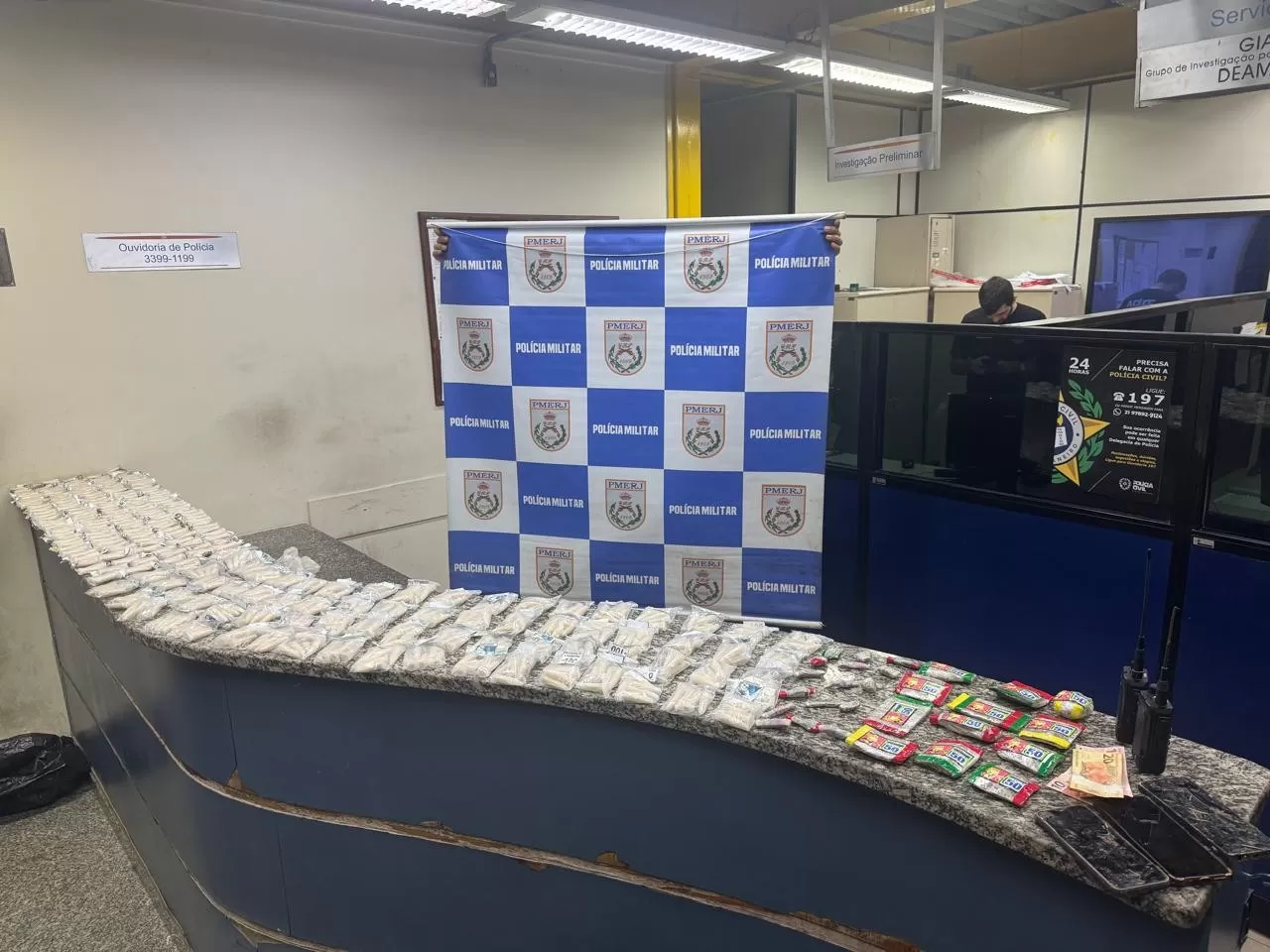 Operação Policial em Barra Mansa Prende Trio por Tráfico de Drogas