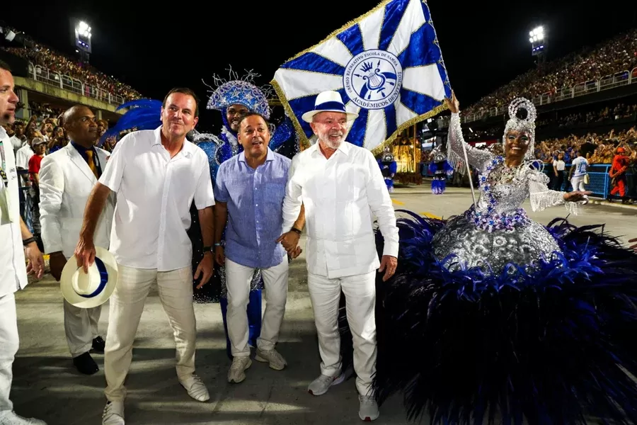 País dividido sobre homenagem a Lula na Sapucaí: pesquisa revela polarização