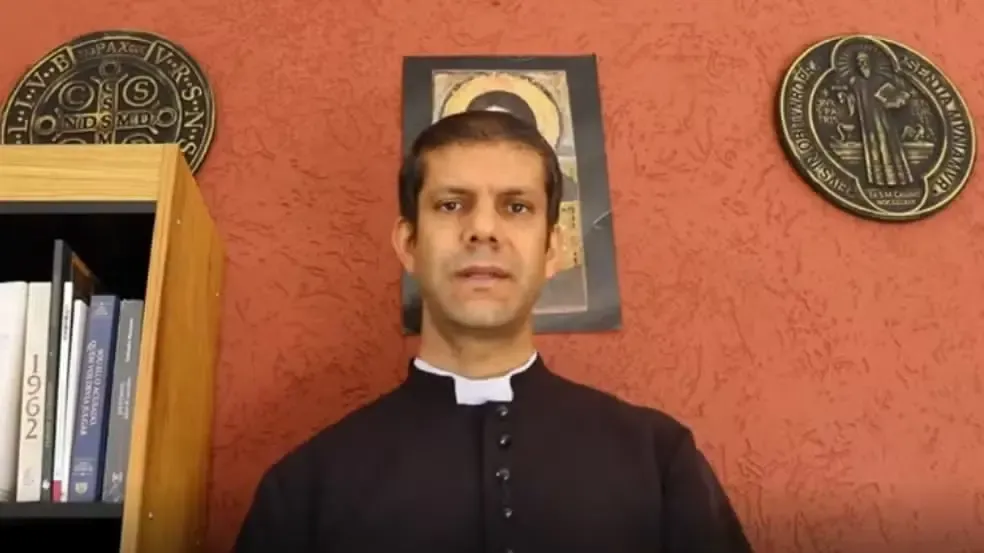 Padre brasileiro é excomungado da Igreja Católica