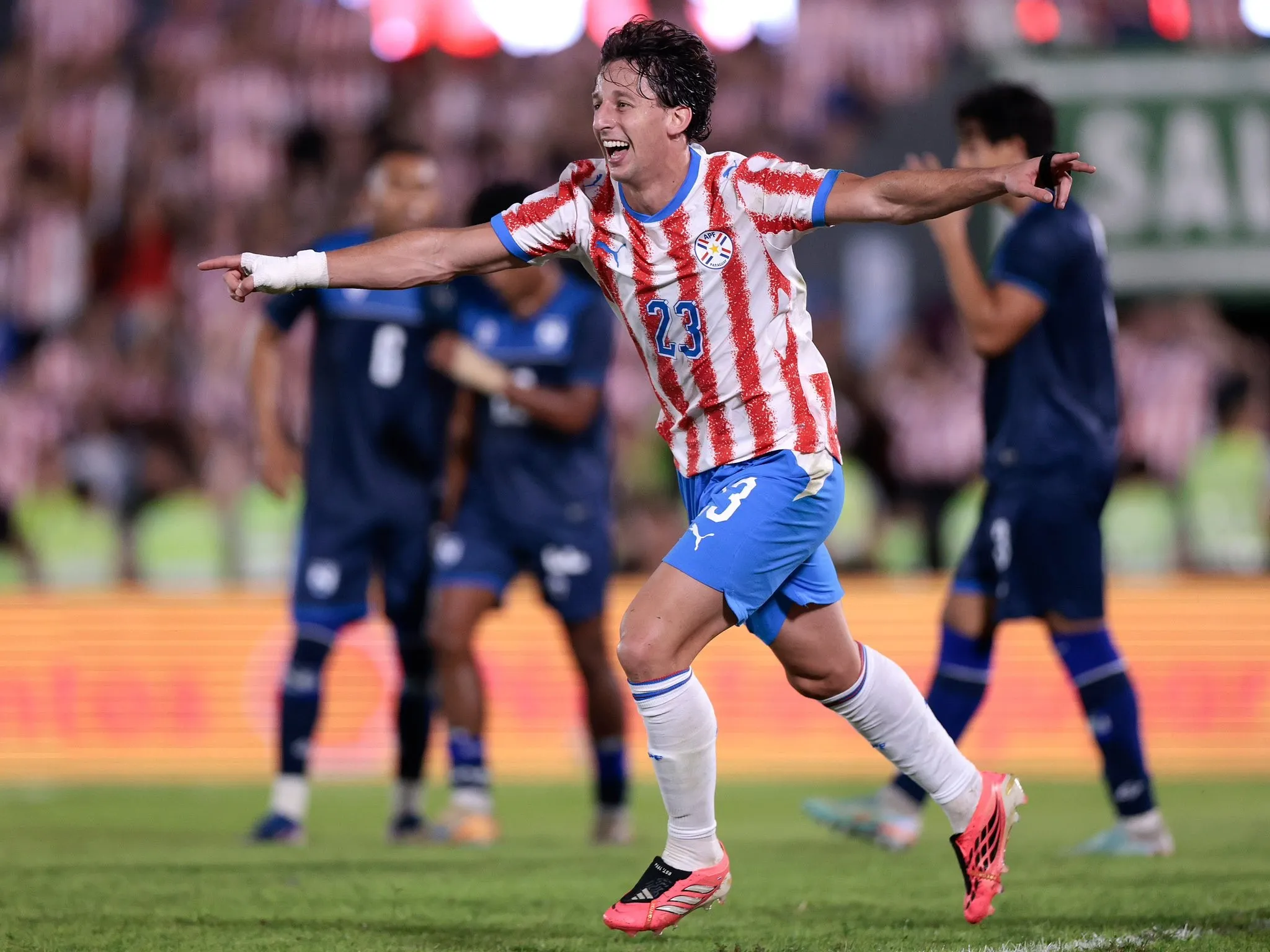 Paraguai vence Turquia com Galarza em alta