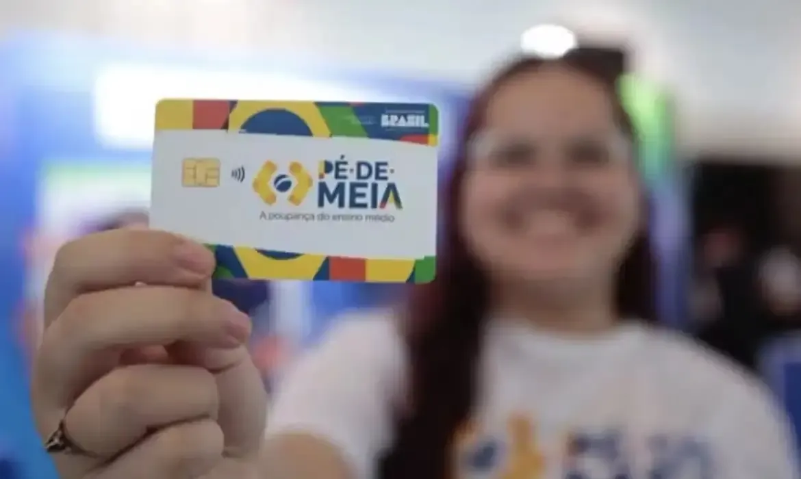 Pé-de-Meia: Terceira parcela de R$ 200 liberada em maio para estudantes