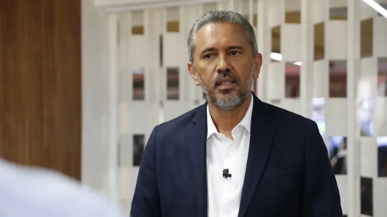 Pesquisa Quaest detalha desempenho de Elmano no Ceará