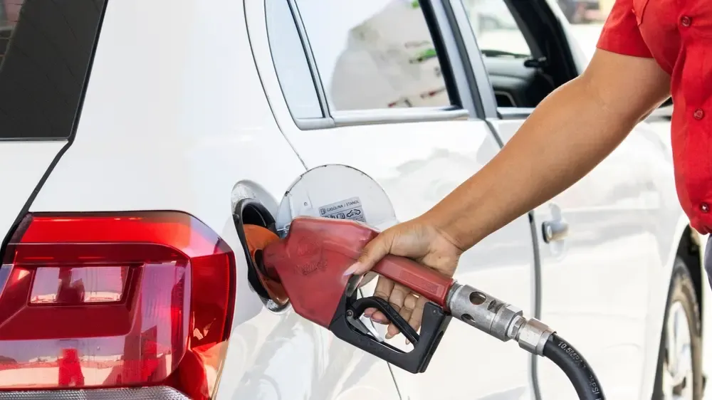 Petrobras anuncia reajuste no preço da gasolina