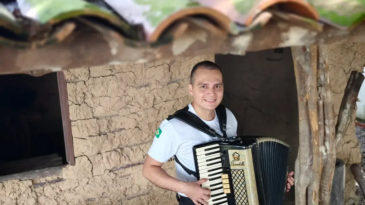 Piauiense vende sanfona para ingressar na Polícia Civil do Ceará