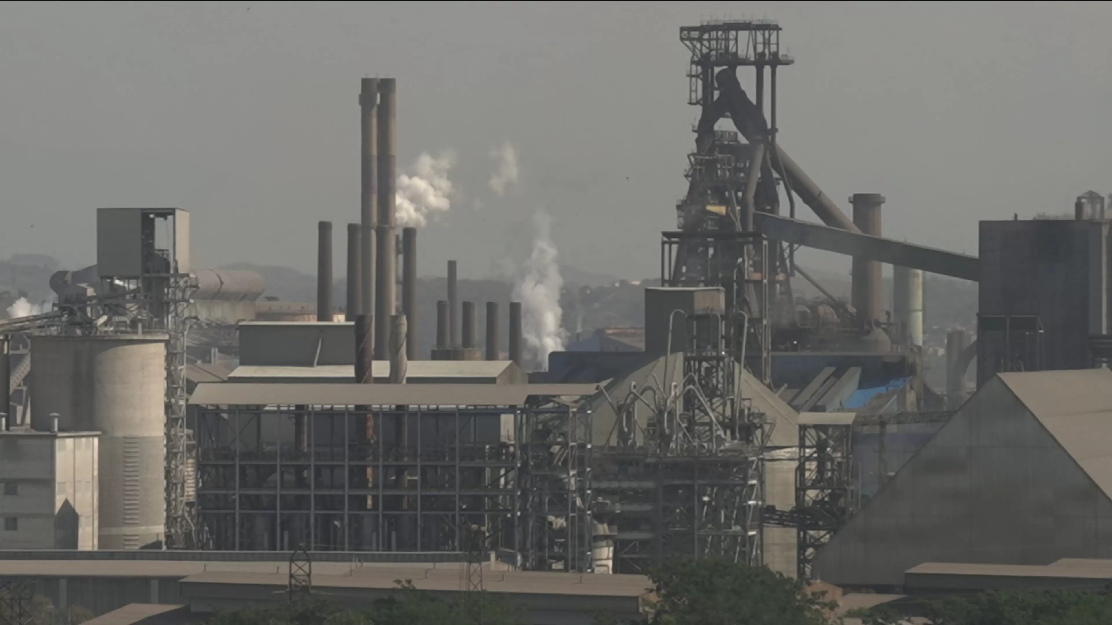 Plano Climático do Brasil: Desafios e Silêncios sobre o Futuro dos Combustíveis Fósseis