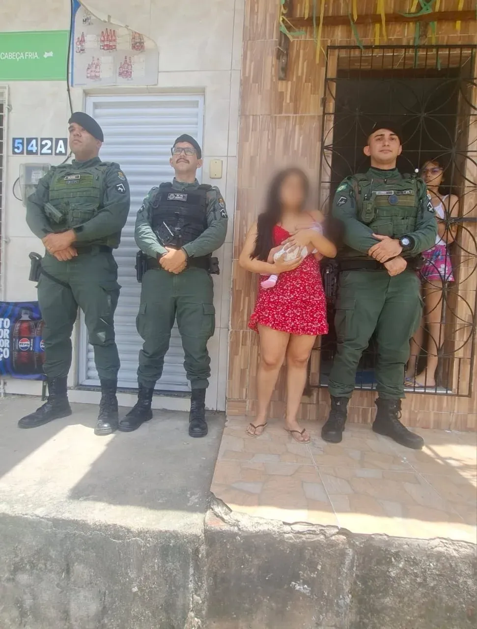 Policial militar salva recém-nascida engasgada em Fortaleza