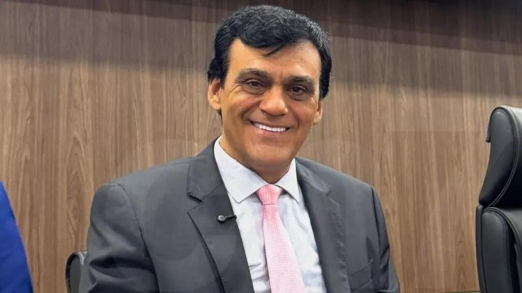 Prefeito de Caucaia, Naumi Amorim, sofre infarto e estabiliza