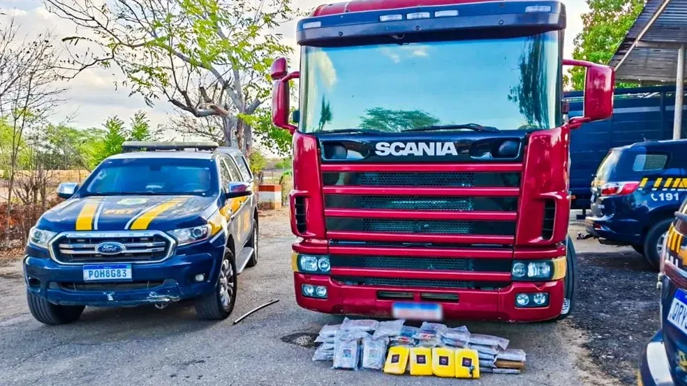 PRF apreende 49 kg de skunk em caminhão durante Operação Eleições no Ceará