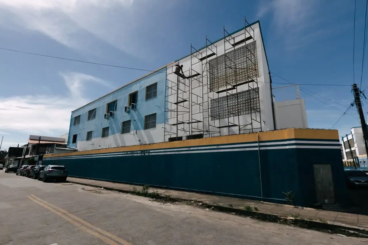 Reforma histórica na Biblioteca Dolor Barreira mobiliza 25 mil livros em Fortaleza