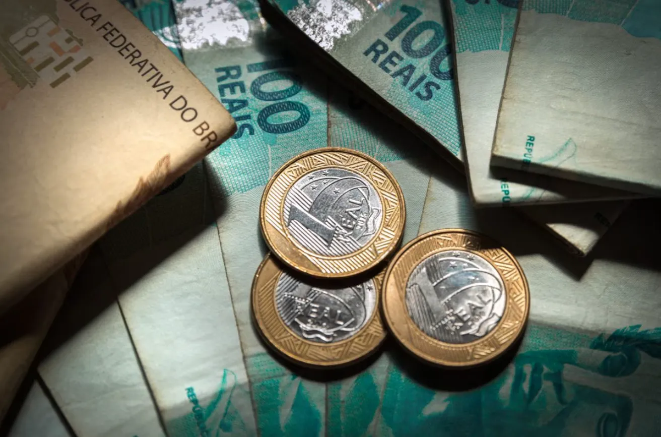 Renda do trabalhador brasileiro atinge patamar recorde no início de 2026