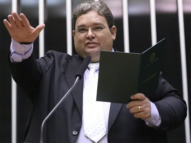 Rodízio de Suplentes Gera Disputa entre Parlamentares no Ceará