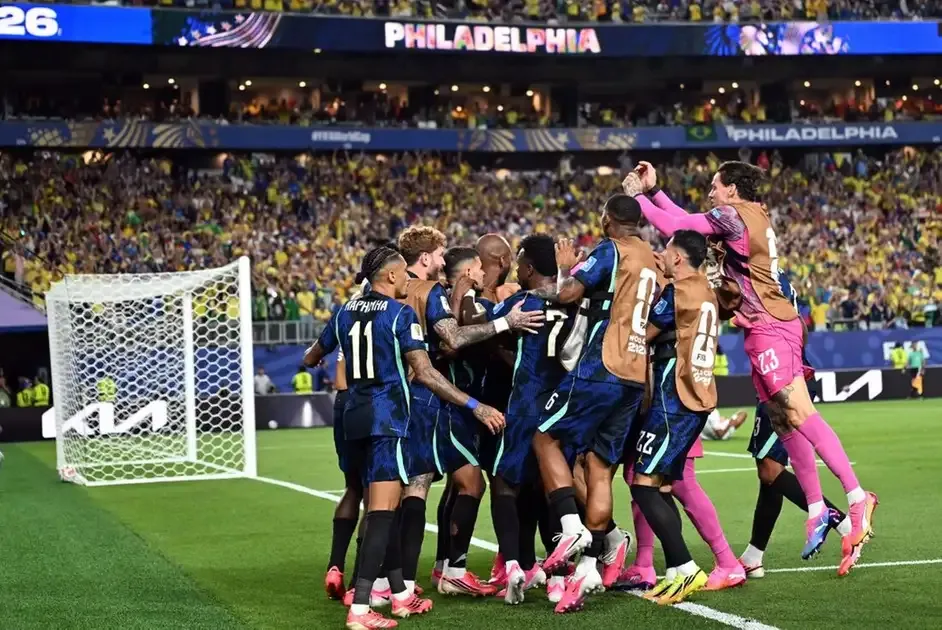 Seleção Brasileira melhora em campo, mas uniforme gera críticas