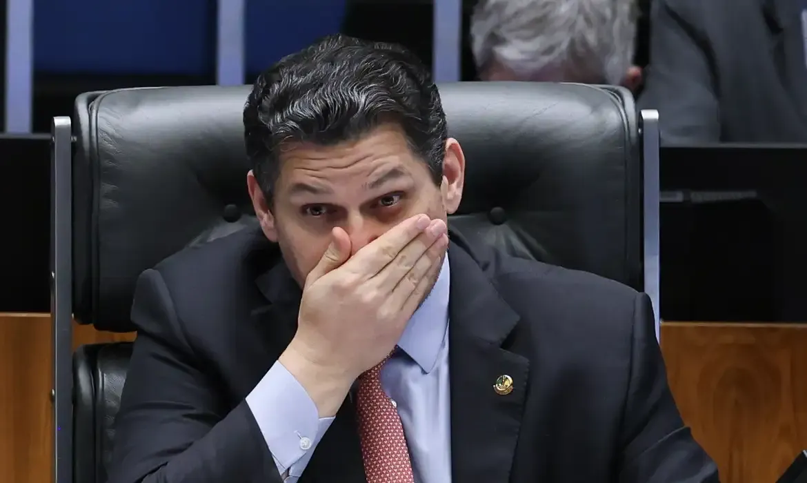 Senado analisa fim da escala 6x1; oposição apresenta alternativa