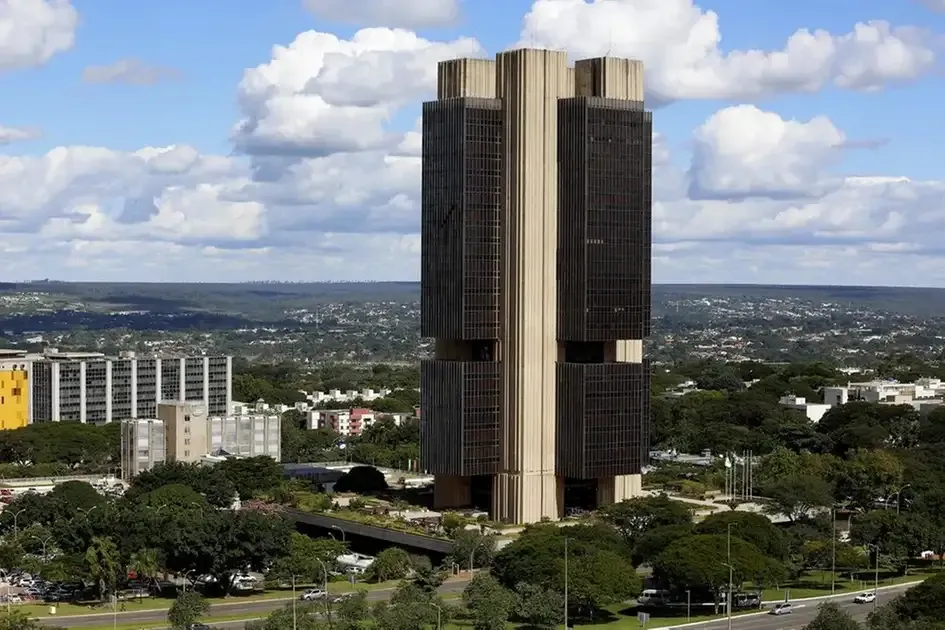 Senado avalia PEC de autonomia financeira para Banco Central