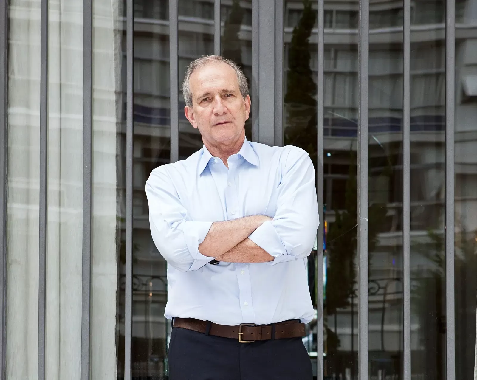 Setor Têxtil Brasileiro em Encruzilhada: Geopolítica e Tecnologia Redefinem o Futuro