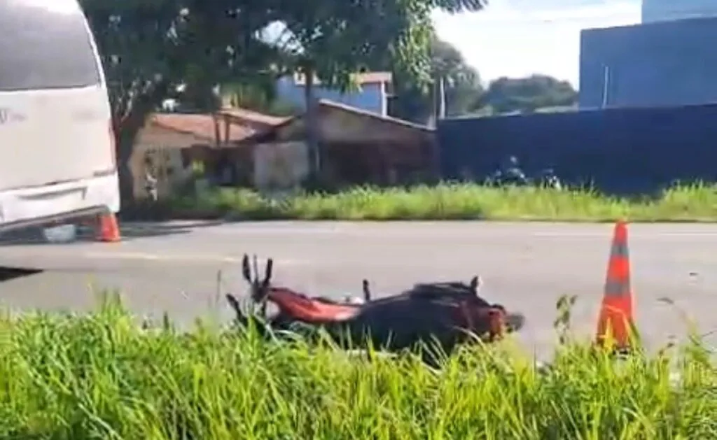 Soldado da PM morre em trágico acidente na CE-040 após colisão com animal