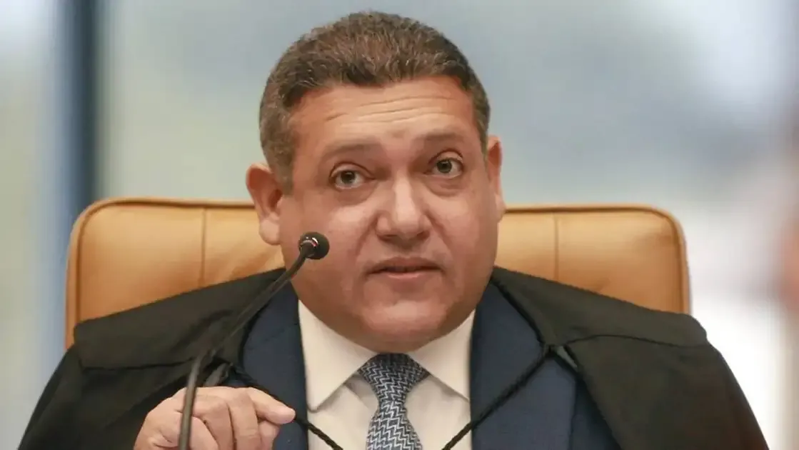 STF pede parecer da PGR sobre revisão de condenação de Bolsonaro